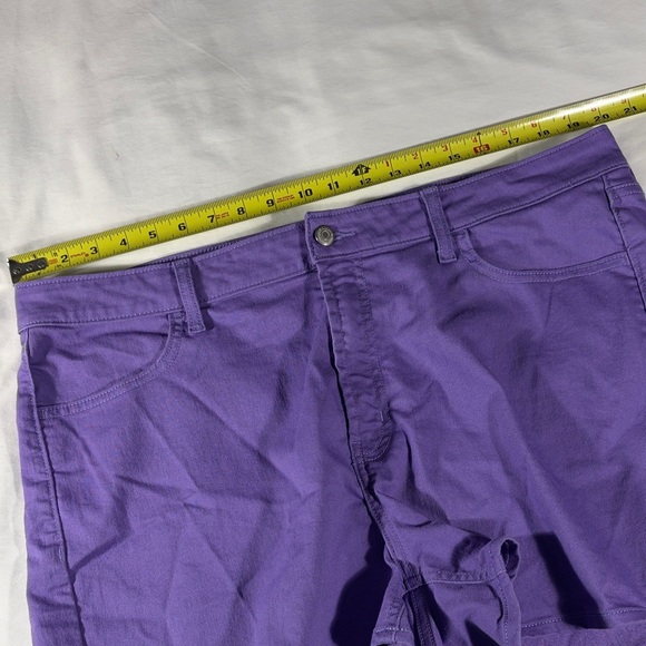 Old Navy womens purple Wow High-Rise flat front 3" inseam denim shorts - size 18 - Picture 10 of 10